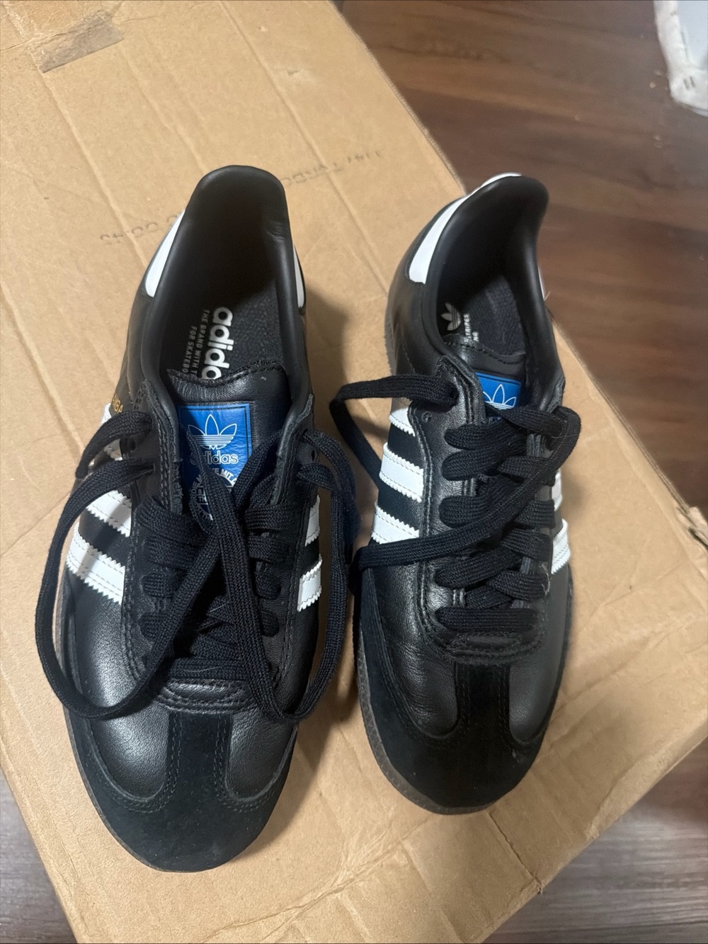 adidas Samba Men's Low Top Lace-Up Athletic Sneakers Black White